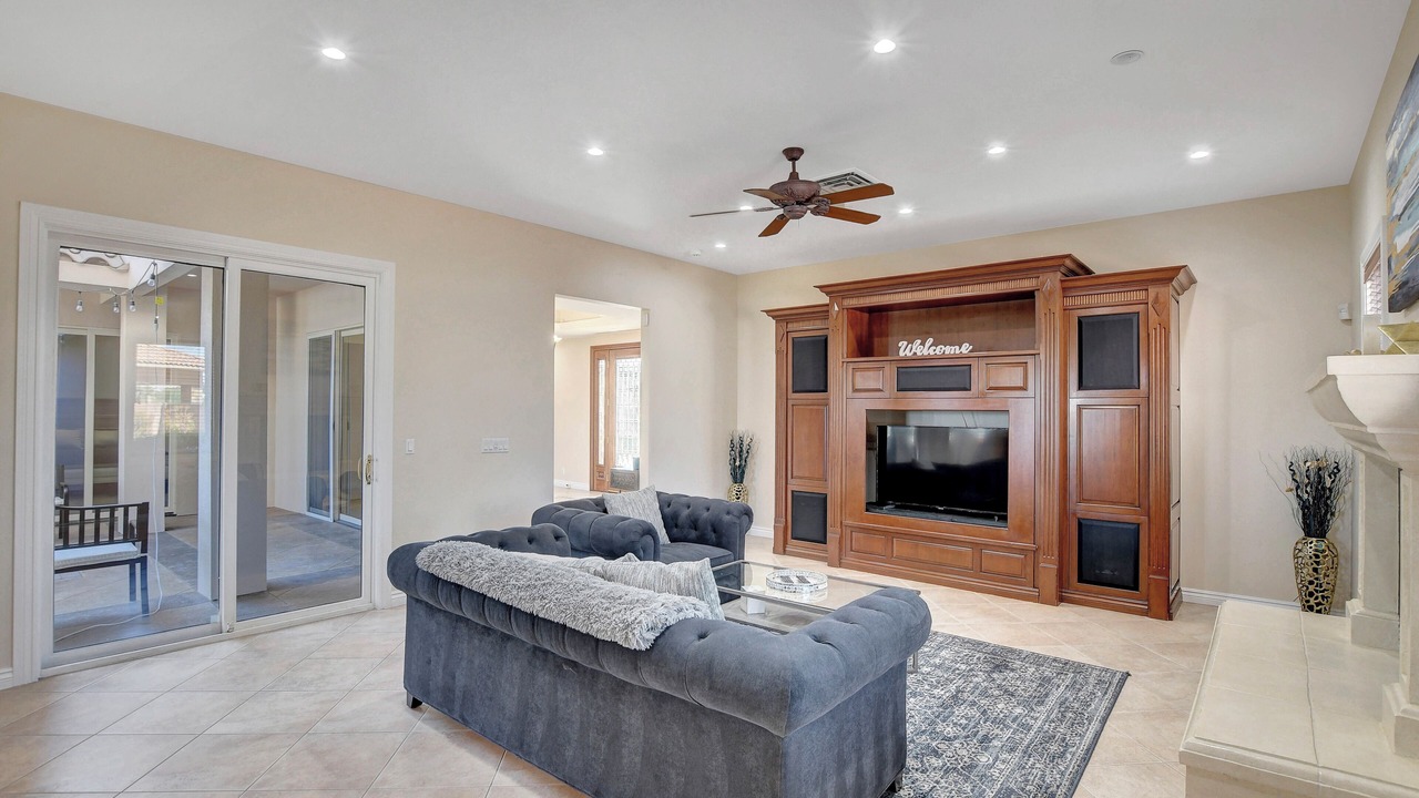 Photo of Livingroom in Spring Valley