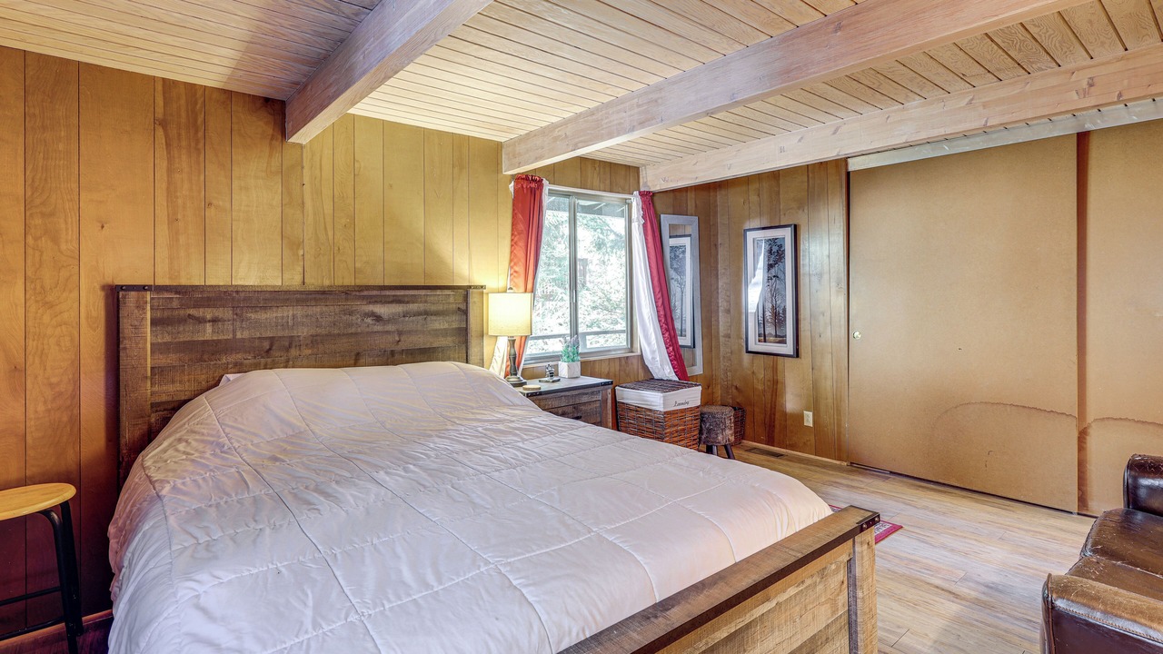 Photo of Bedroom in Running Springs