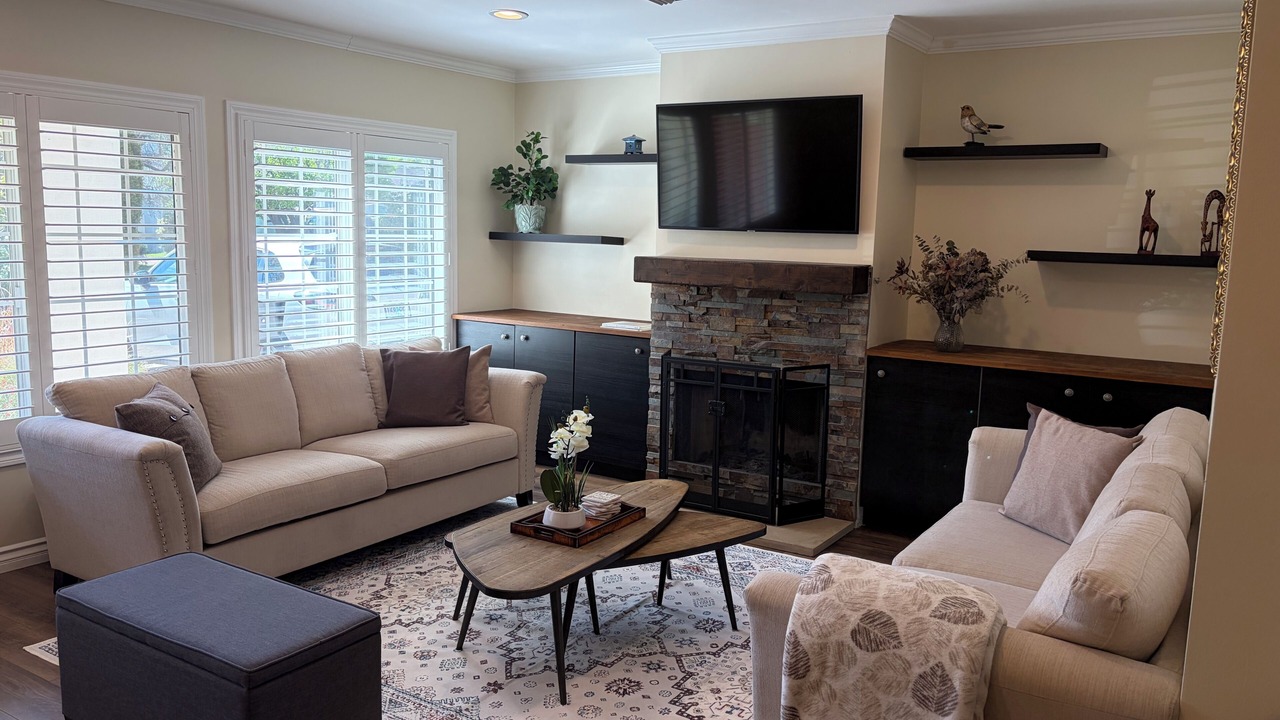 Photo of Livingroom in Valley Glen