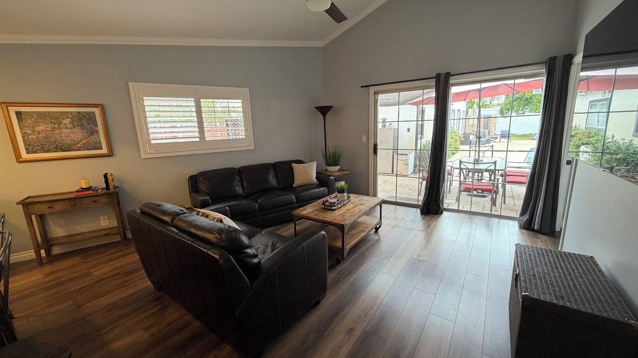 Photo of Livingroom in Valley Glen