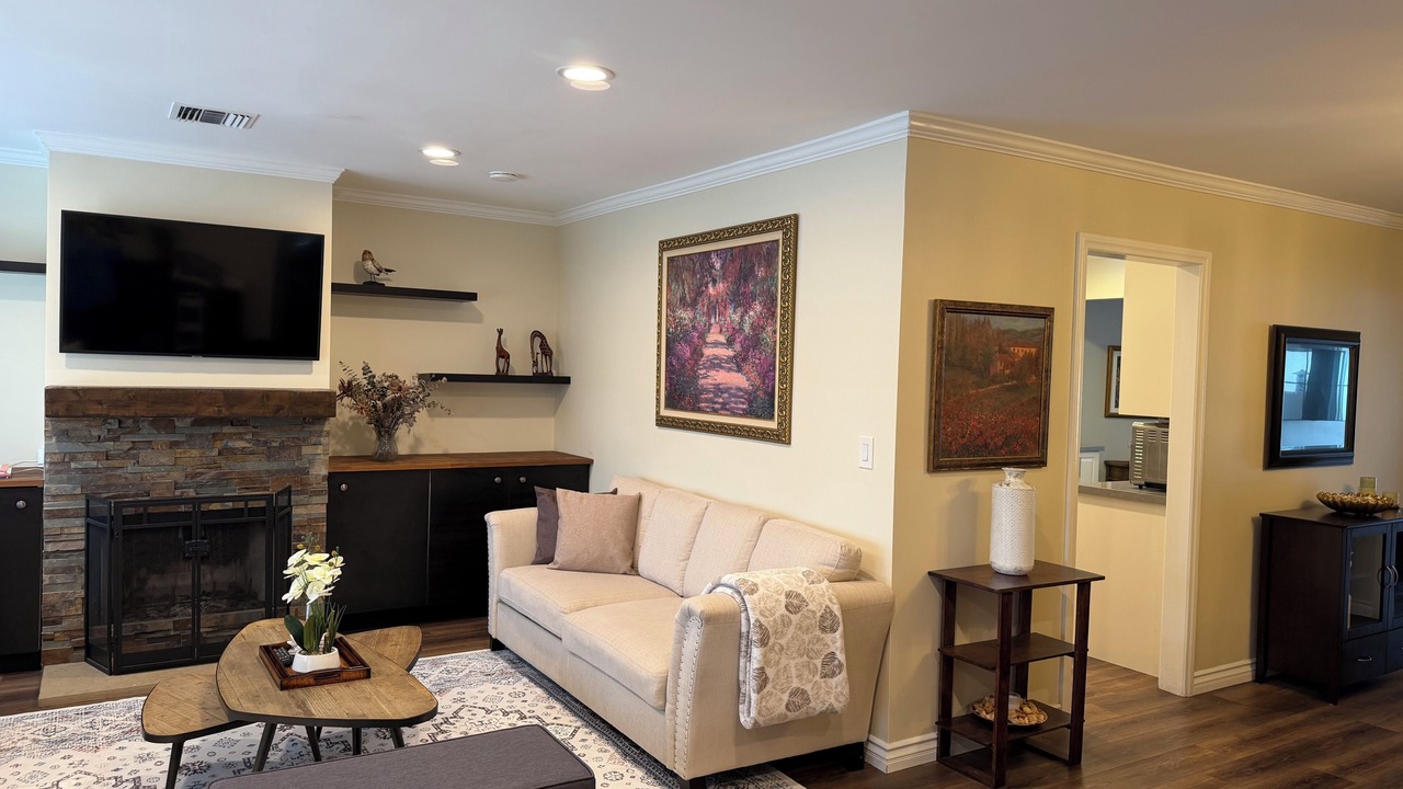 Photo of Livingroom in Valley Glen