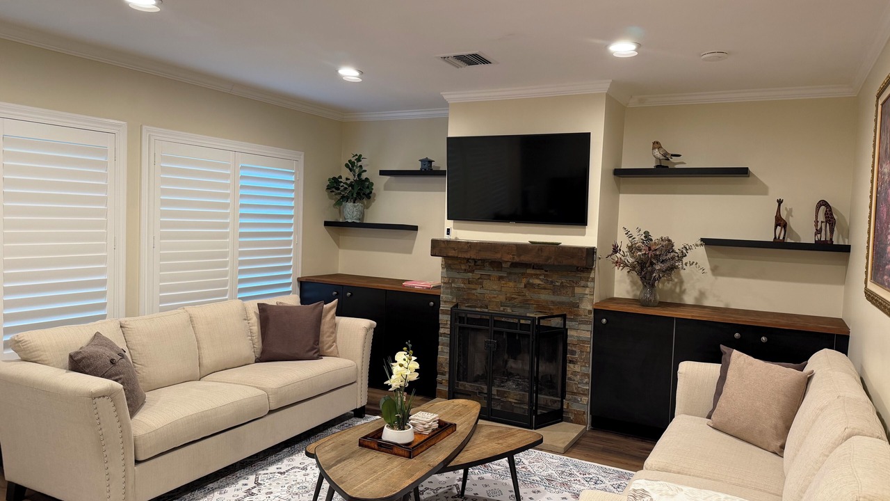 Photo of Livingroom in Valley Glen
