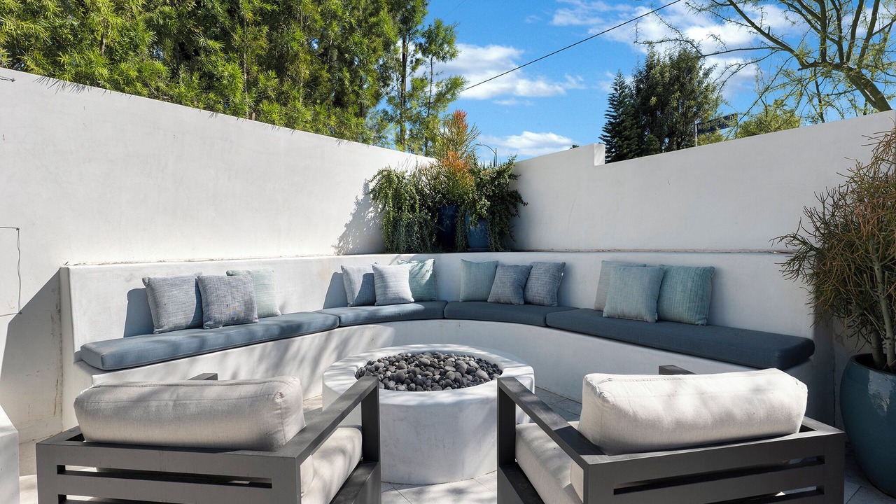 Photo of Patio Balcony in Woodland Hills