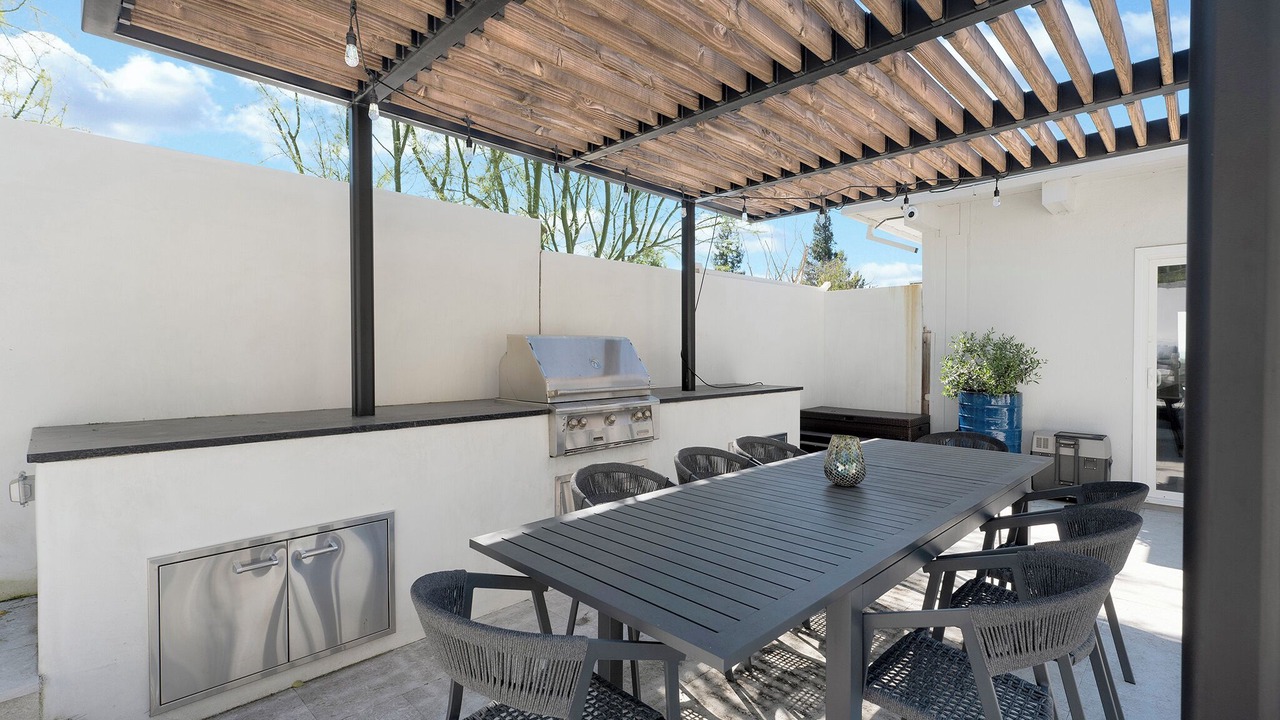 Photo of Outdoor in Woodland Hills