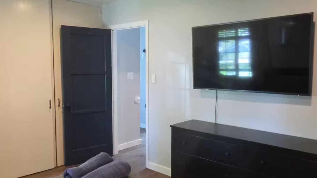 Photo of Bedroom in Valley Glen