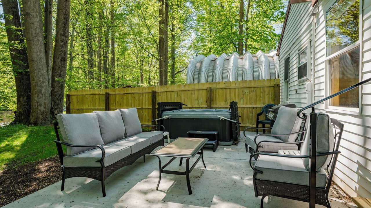 Photo of Patio Balcony in Jonestown
