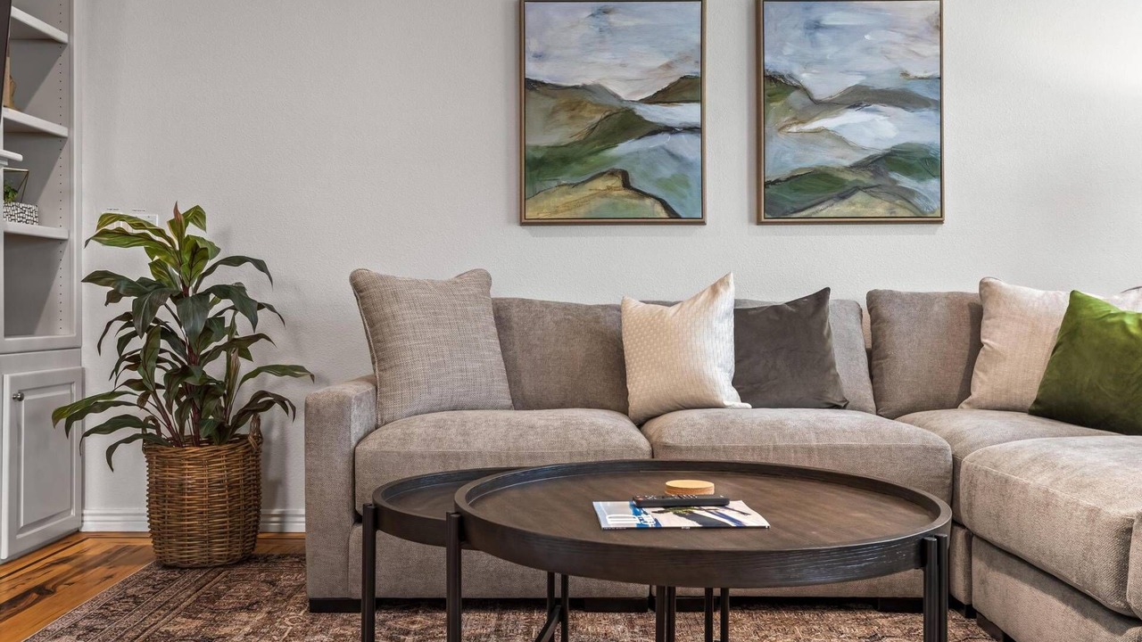 Photo of Livingroom in Eagle