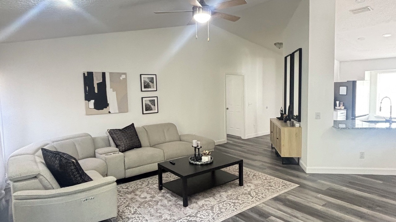 Photo of Livingroom in Northside