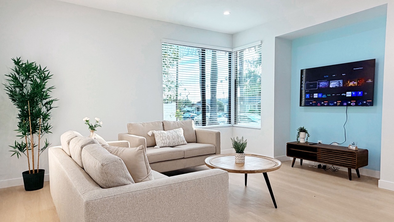 Photo of Livingroom in Mid Central