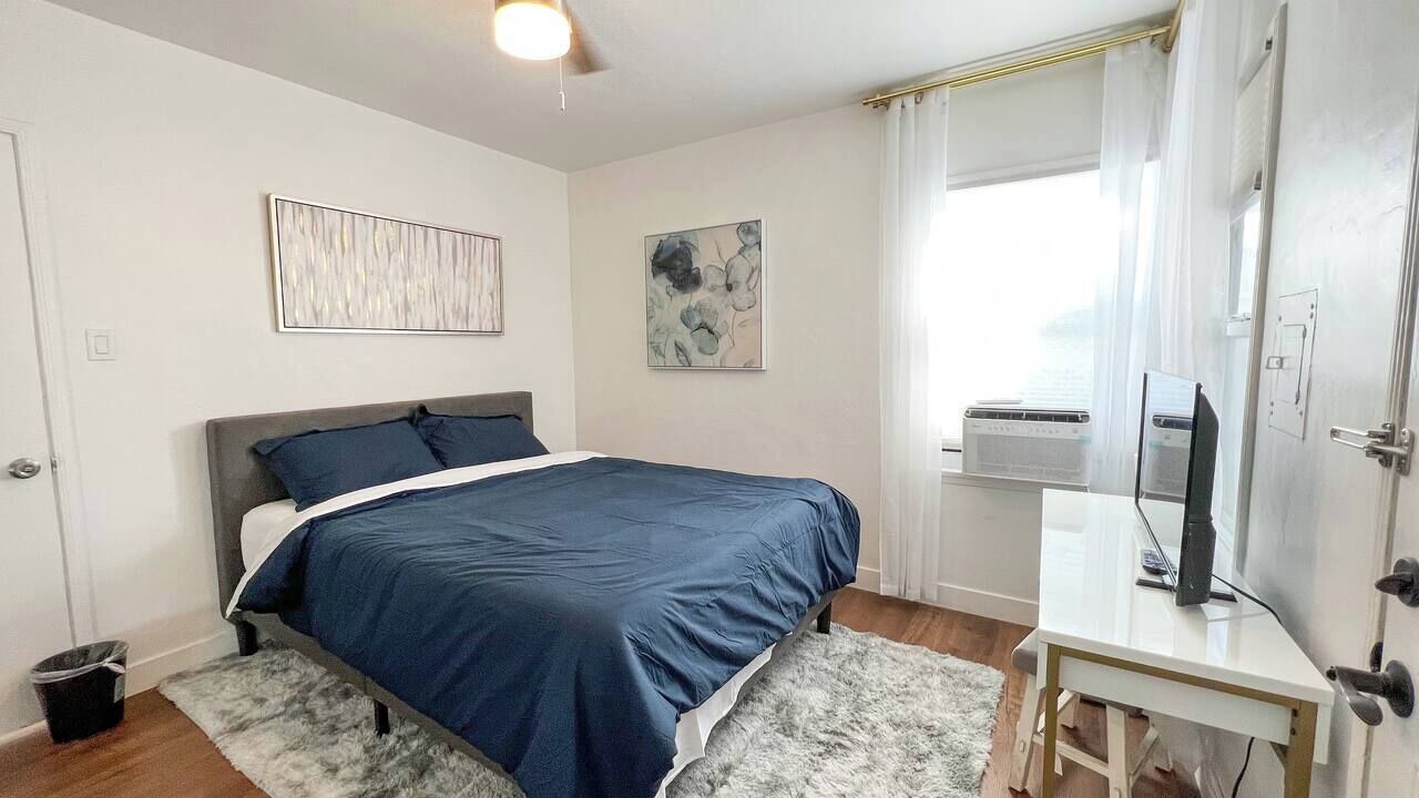 Photo of Bedroom in Belmont Shore