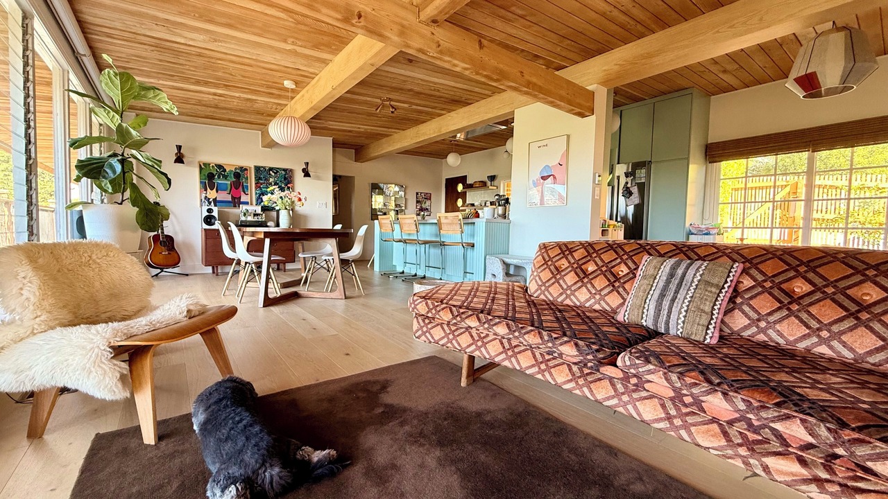 Photo of Livingroom in Chevy Chase