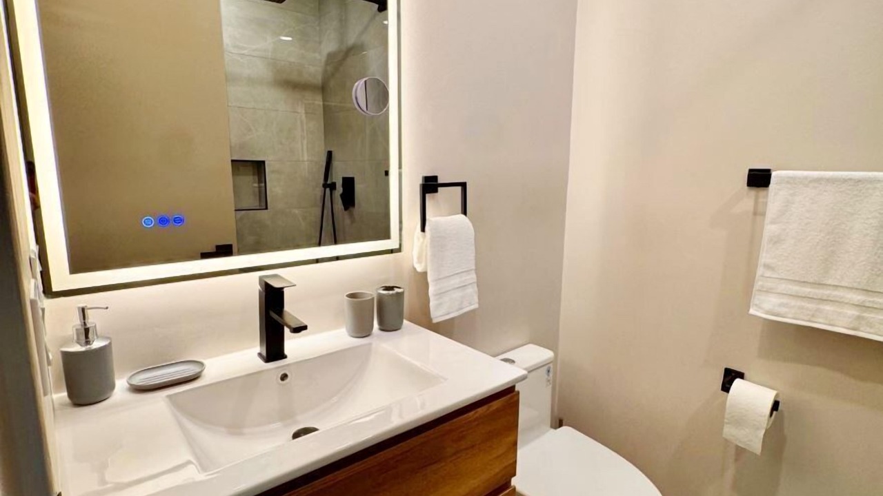 Photo of Bathroom in Woodland Hills