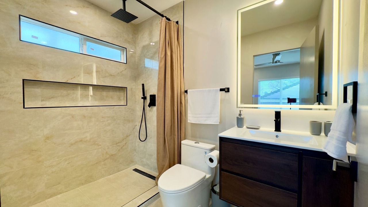 Photo of Bathroom in Woodland Hills
