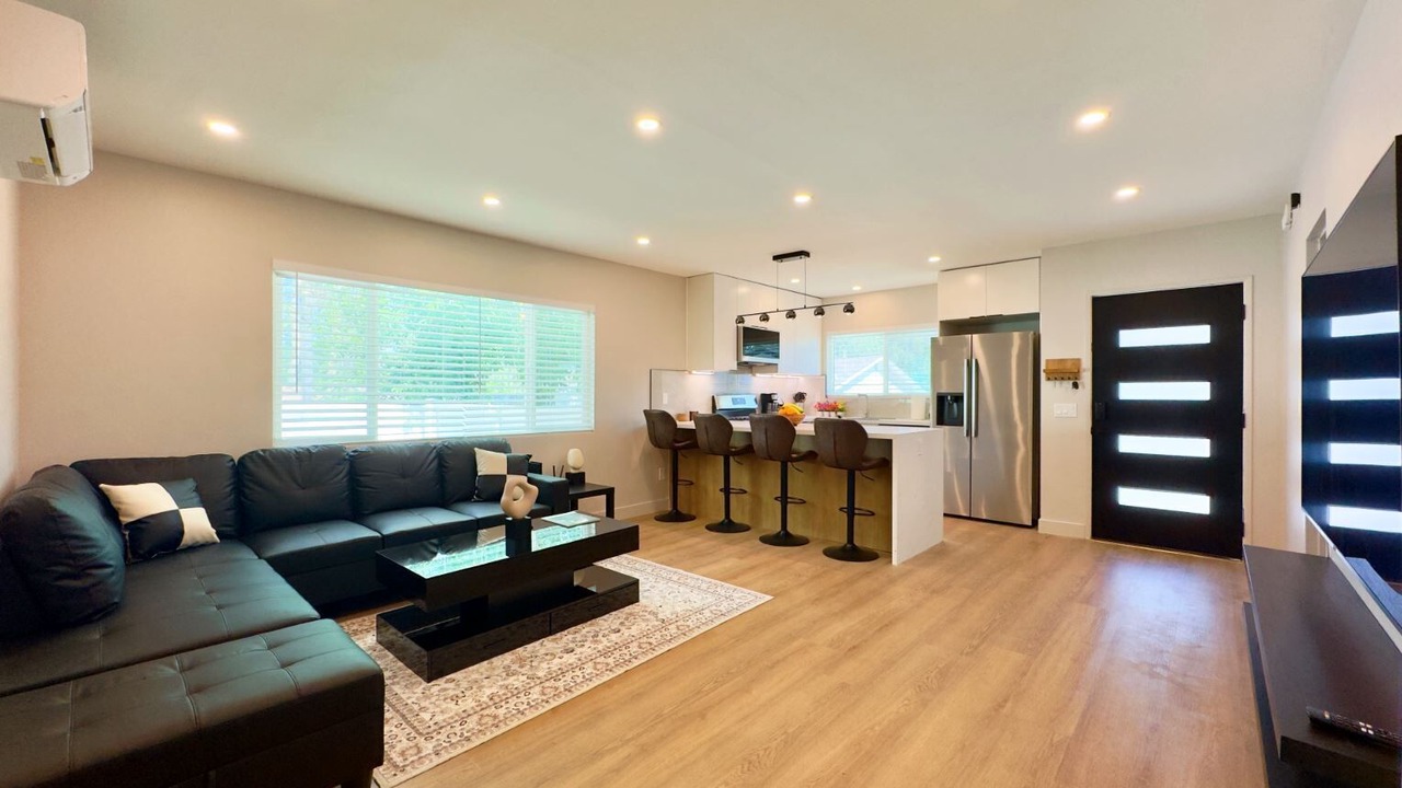 Photo of Livingroom in Woodland Hills