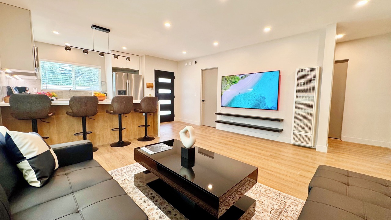 Photo of Livingroom in Woodland Hills
