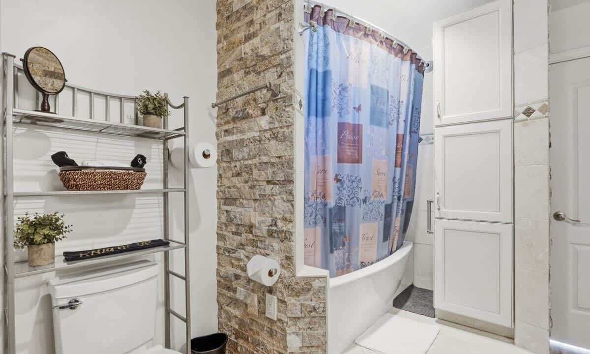 Photo of Bathroom in Townsite