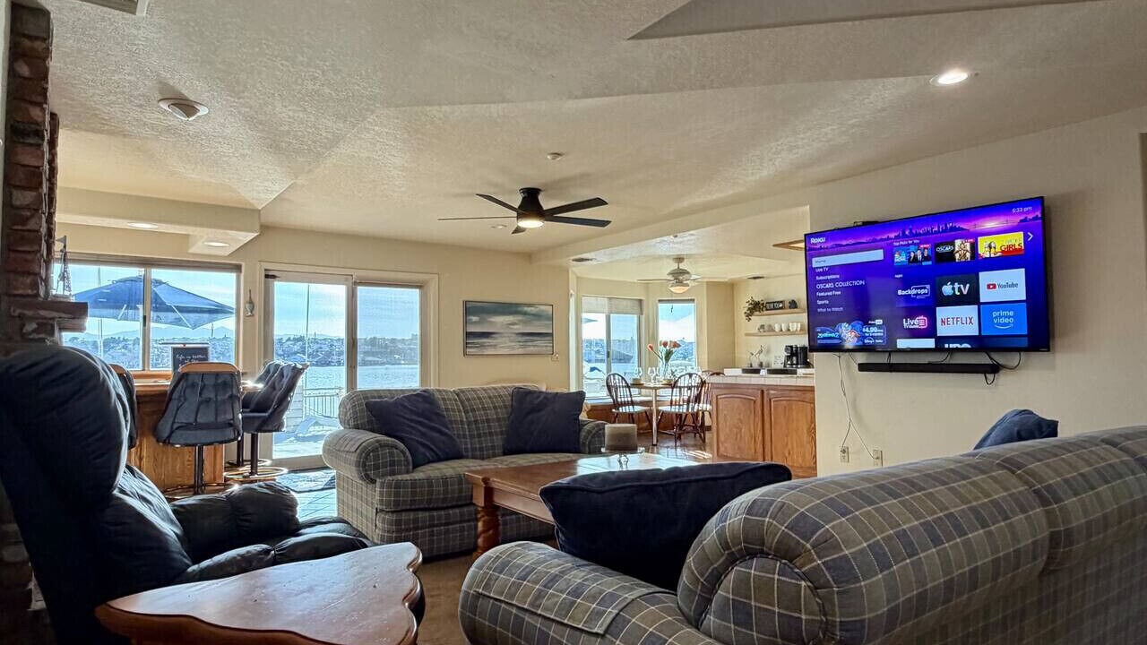 Photo of Livingroom in Victorville