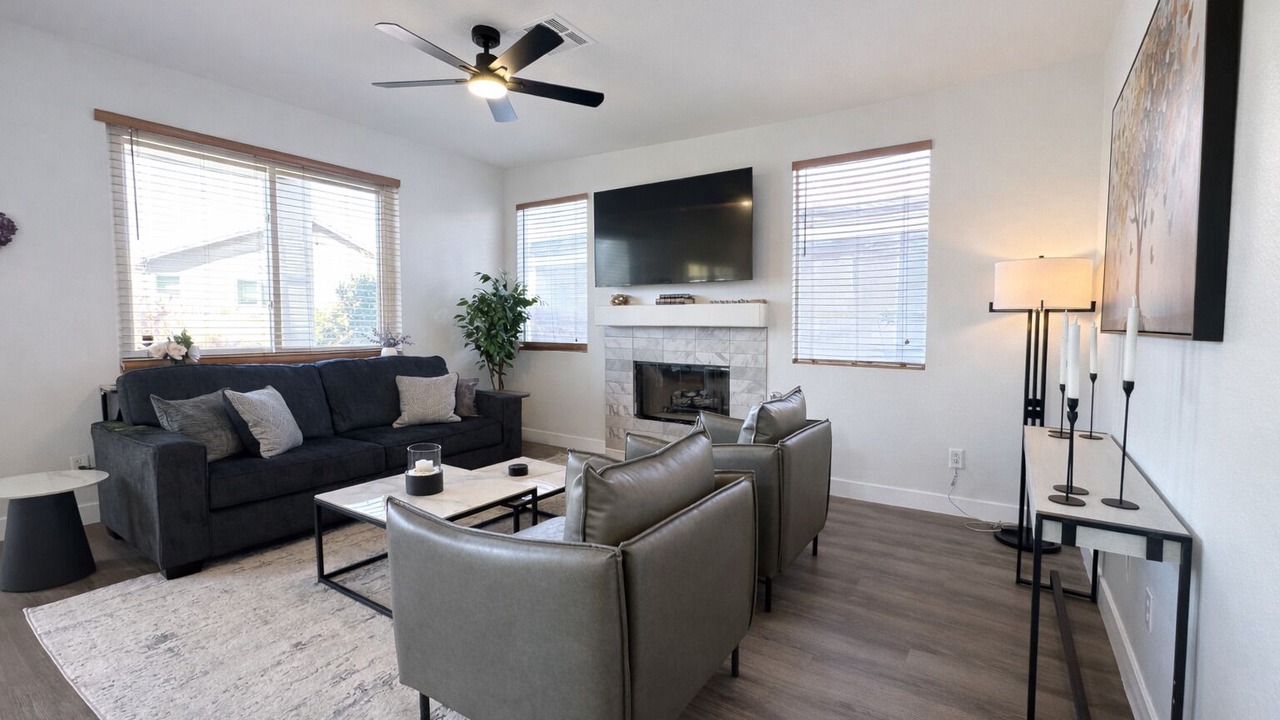 Photo of Livingroom in MacDonald Ranch