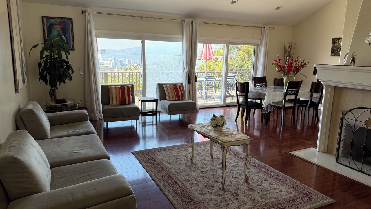 Photo of Livingroom in Rossmoyne