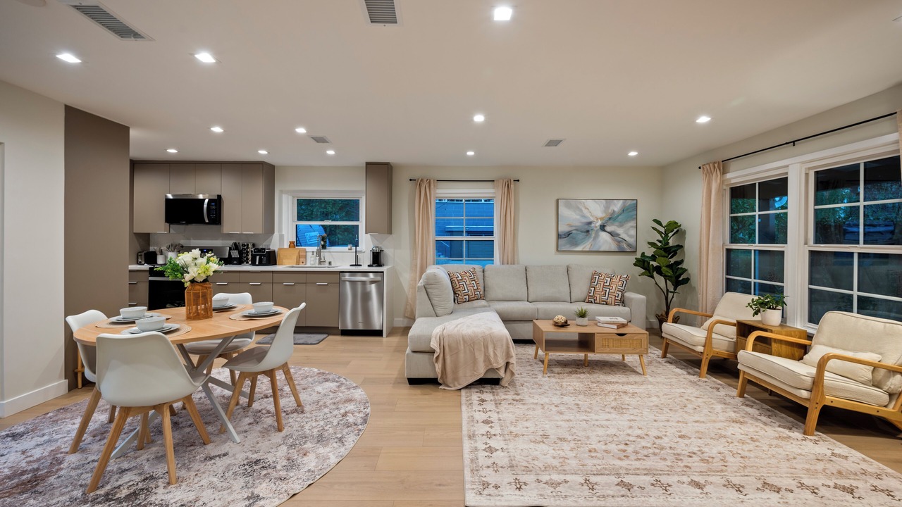 Photo of Livingroom in Woodland Hills