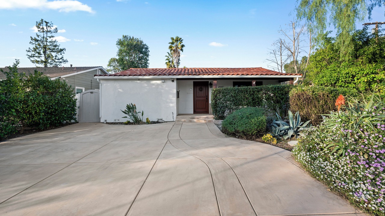 Photo of Outdoor in Woodland Hills
