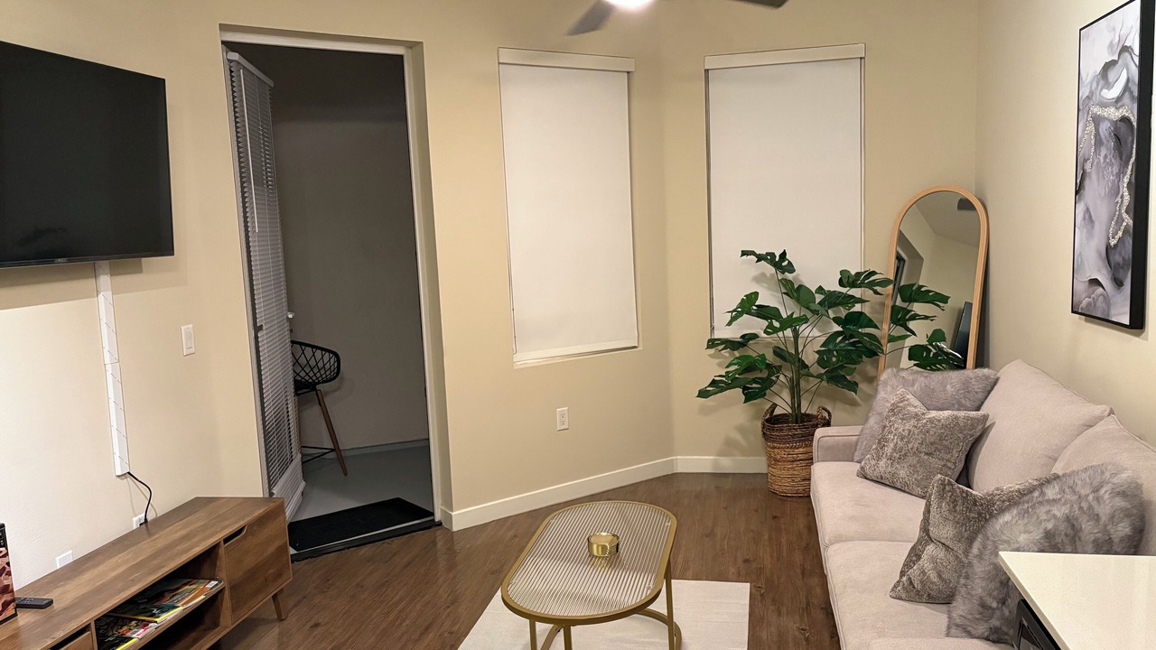 Photo of Livingroom in Mid-Wilshire