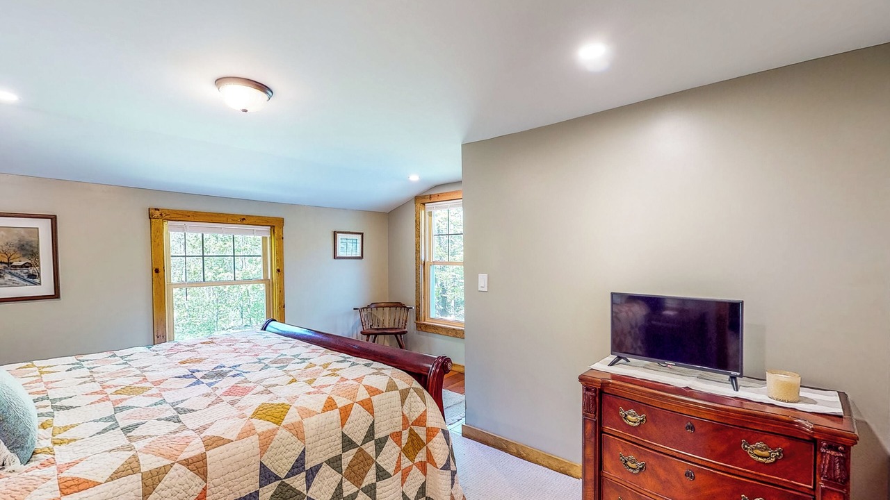 Photo of Bedroom in Roxbury