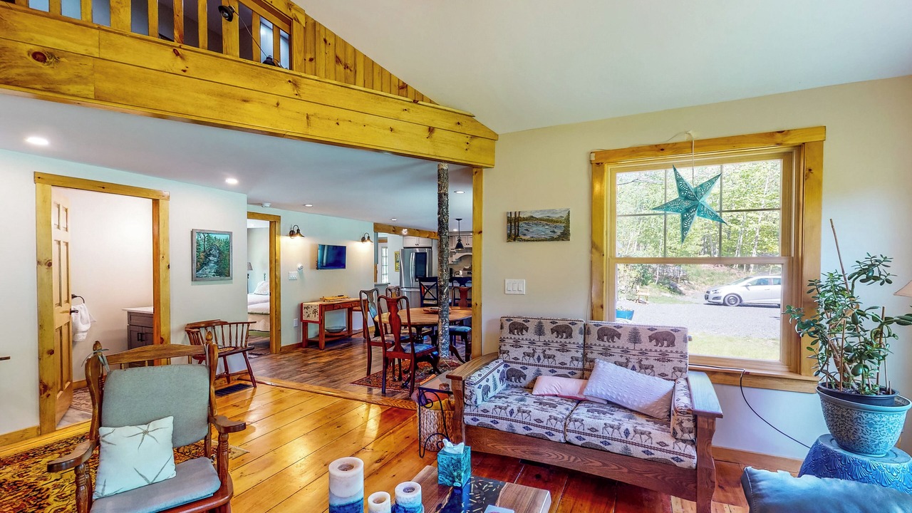 Photo of Livingroom in Roxbury