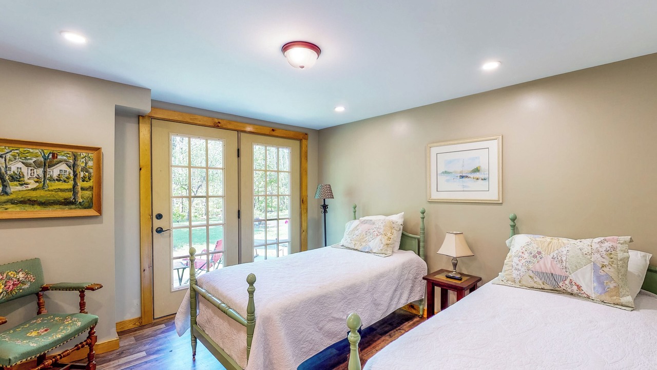 Photo of Bedroom in Roxbury
