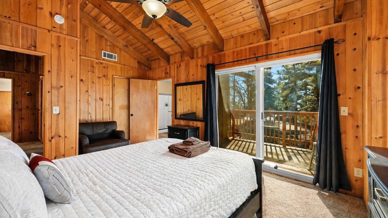 Photo of Bedroom in Running Springs