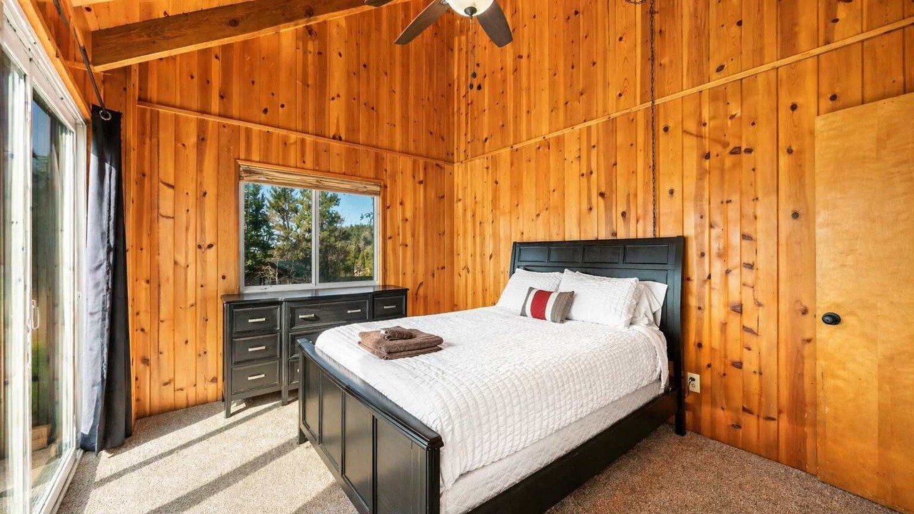 Photo of Bedroom in Running Springs