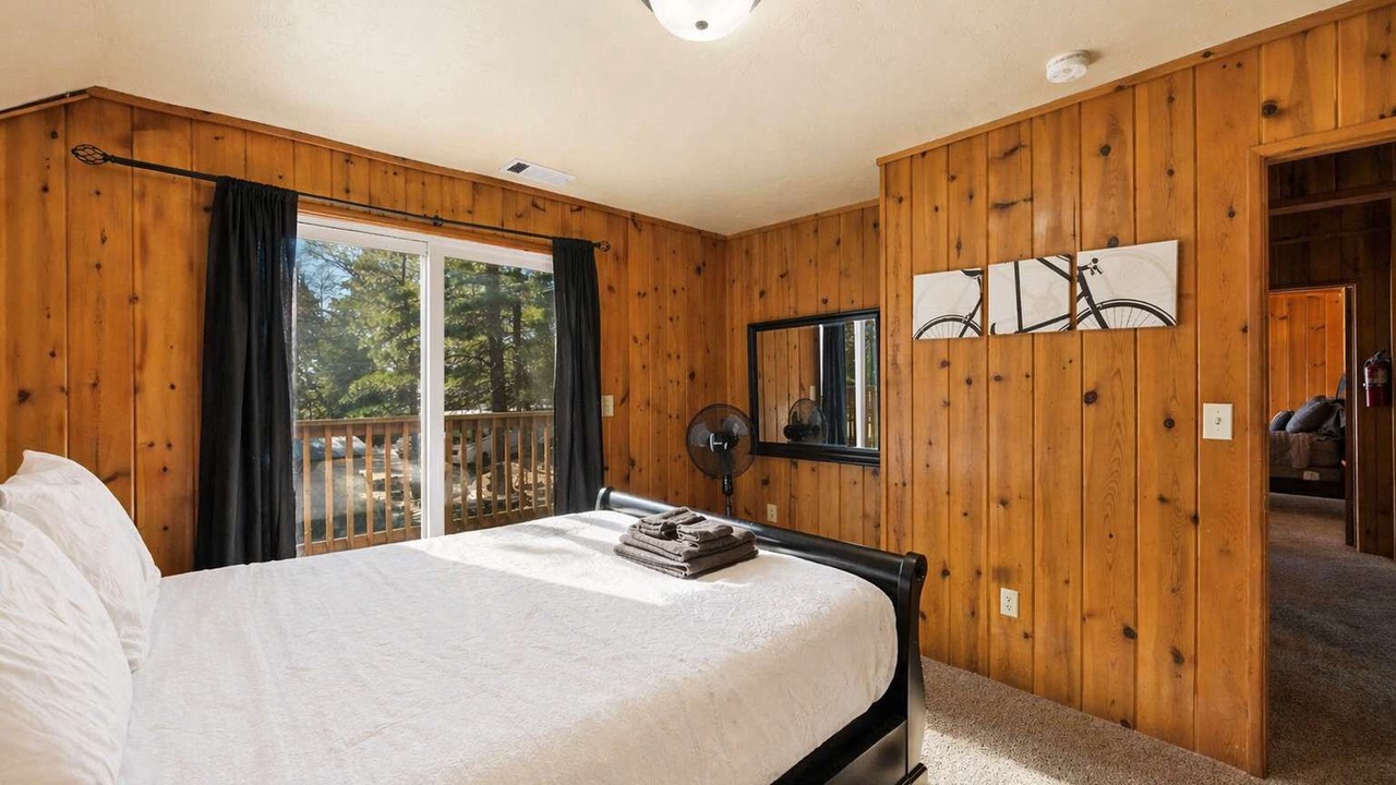 Photo of Bedroom in Running Springs