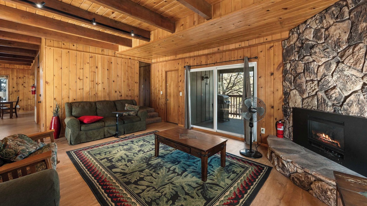 Photo of Livingroom in Running Springs