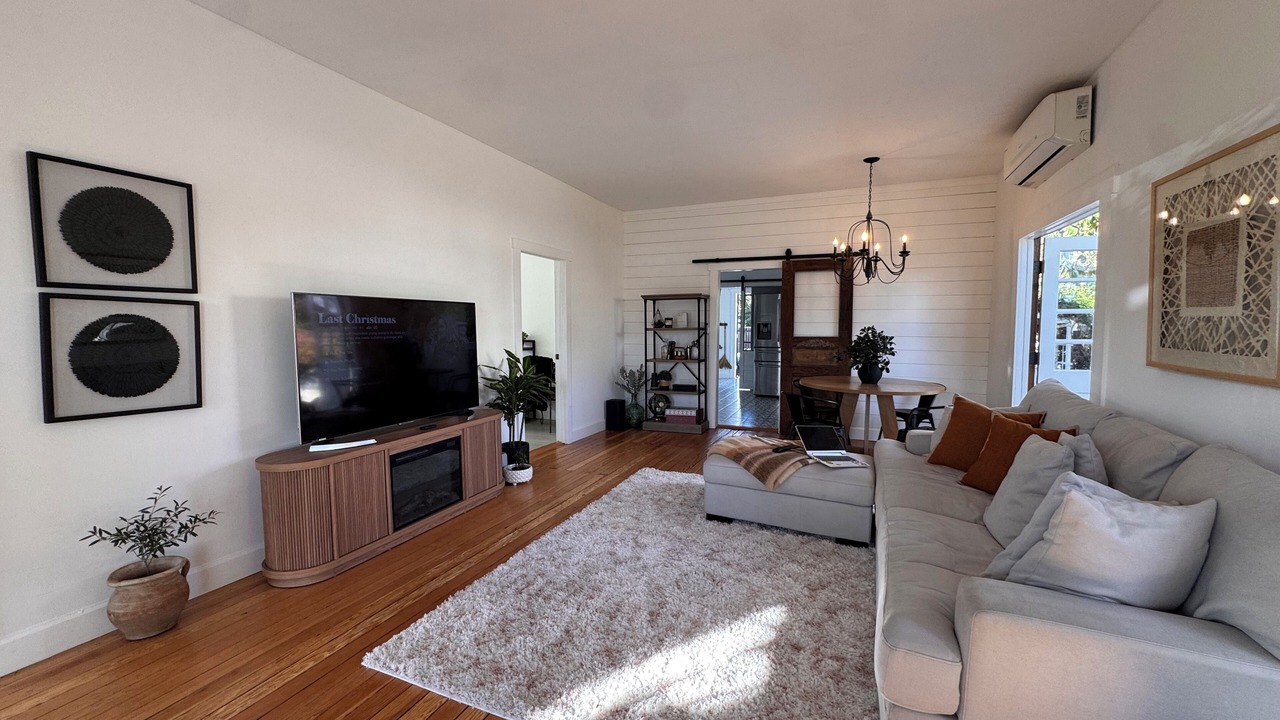 Photo of Livingroom in Floral Park