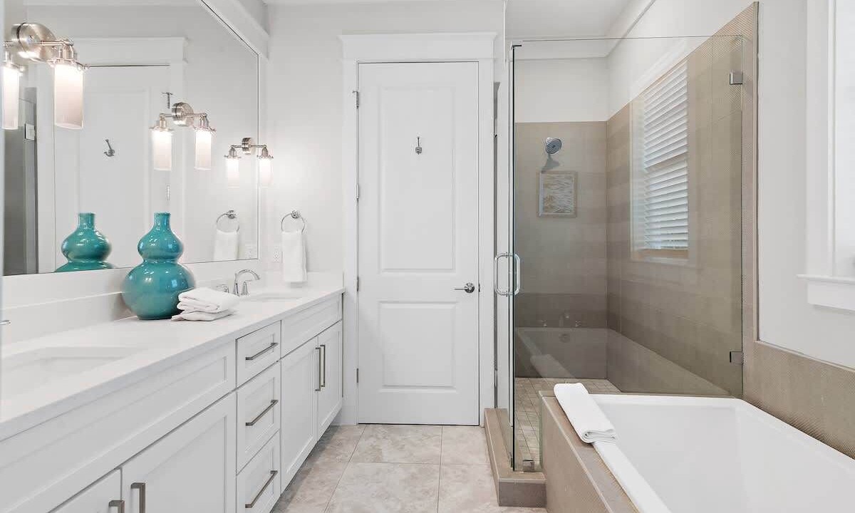 Photo of Bathroom in Lakeside at Blue Mountain Beach
