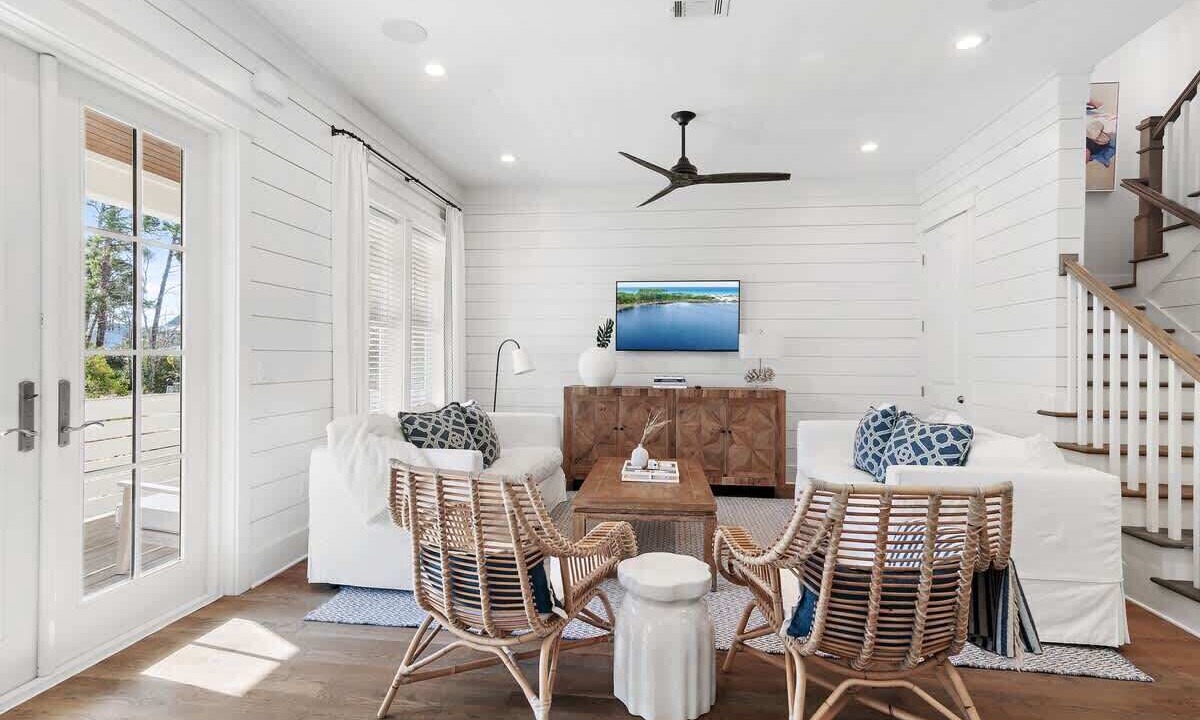 Photo of Livingroom in Lakeside at Blue Mountain Beach