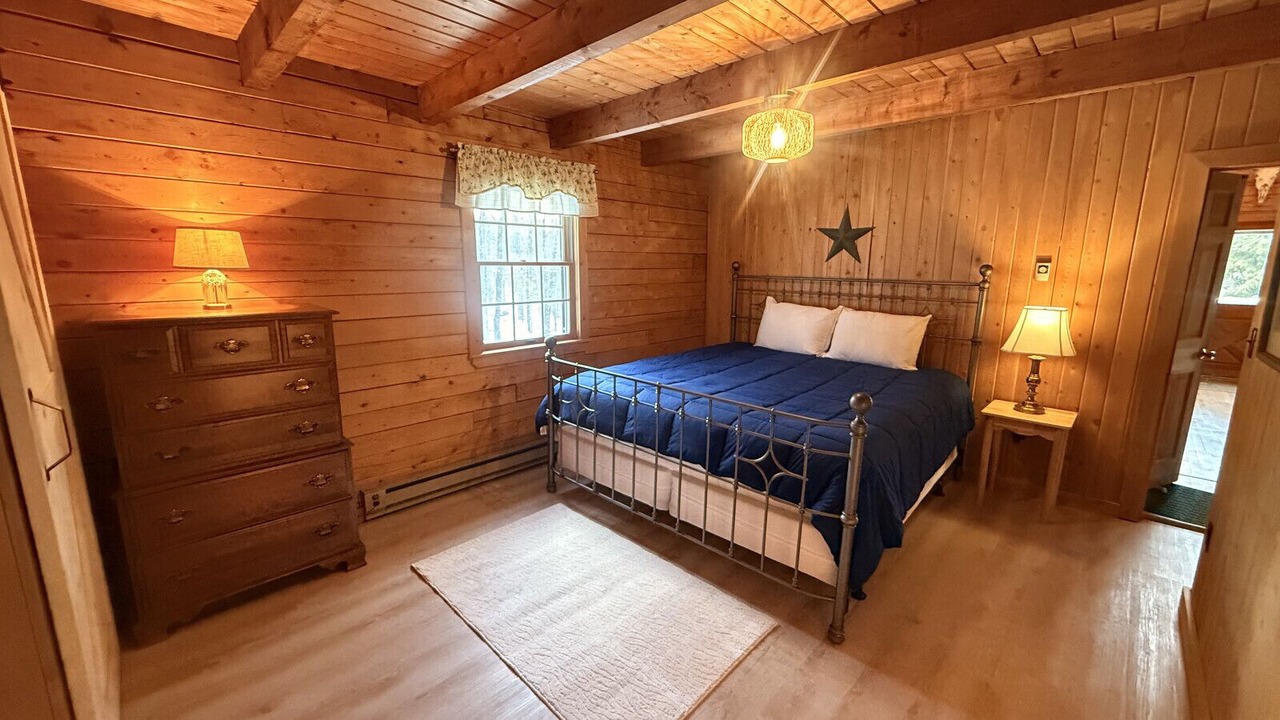 Photo of Bedroom in Greenville Junction