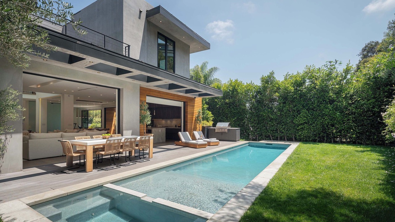 Photo of Outdoor in Hollywood Hills West