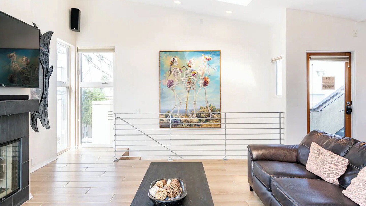 Photo of Livingroom in Venice Canals