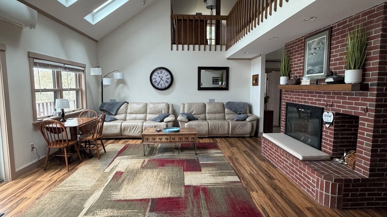 Photo of Livingroom in Warren