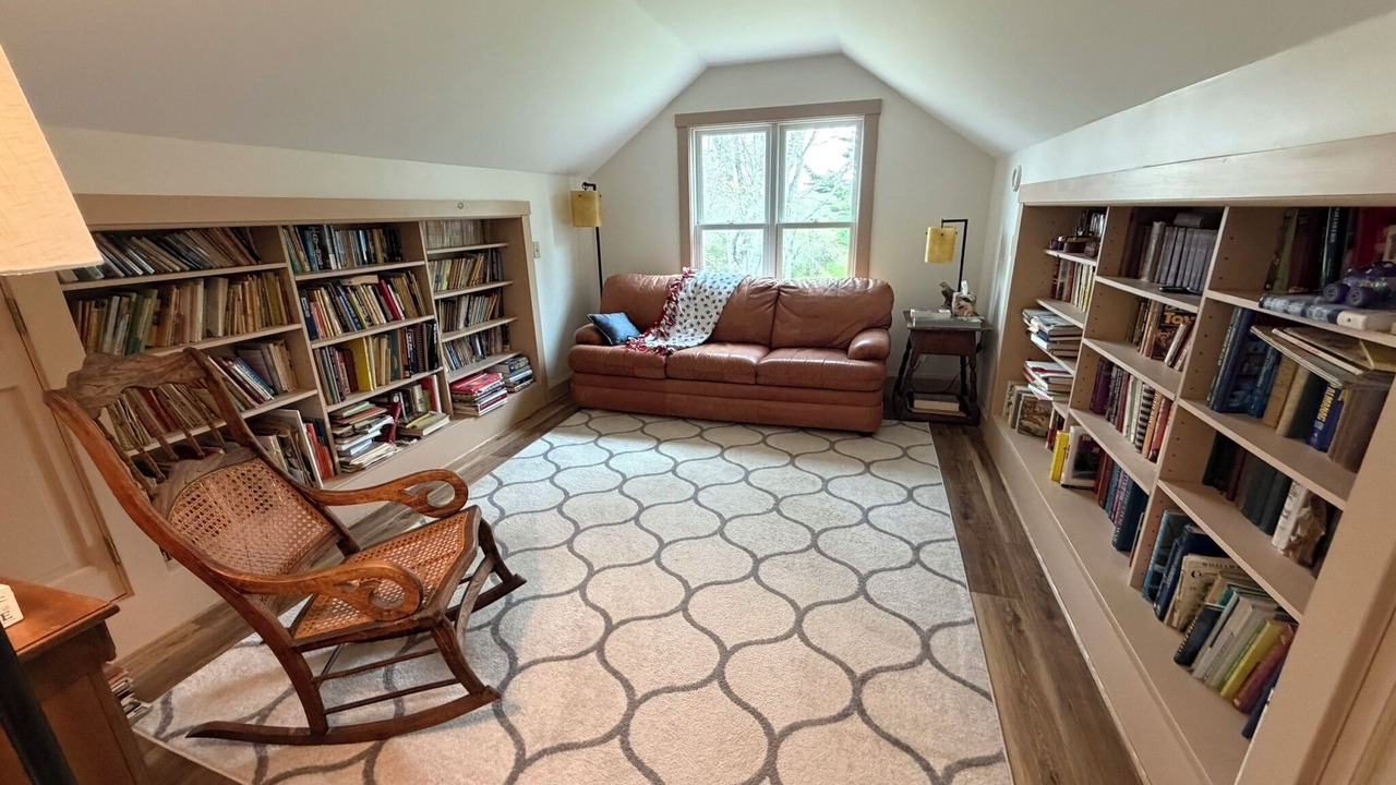 Photo of Livingroom in Warren