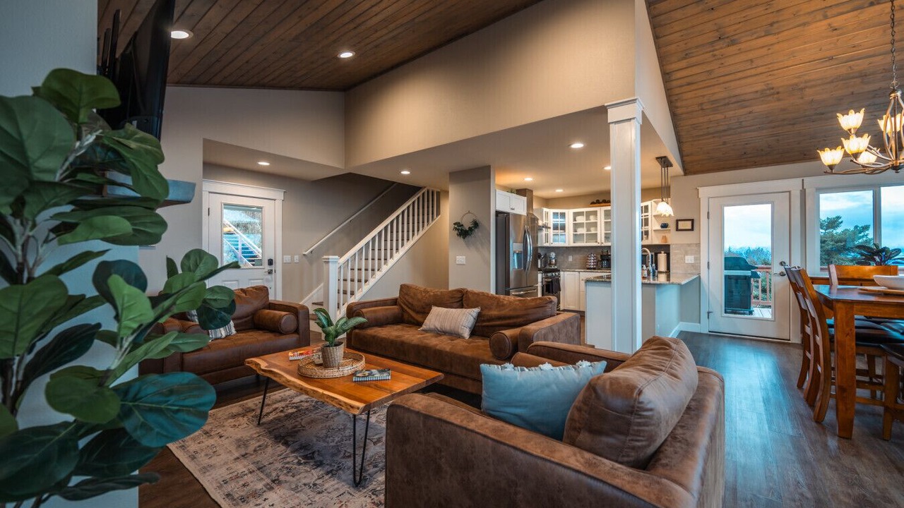 Photo of Livingroom in Homer