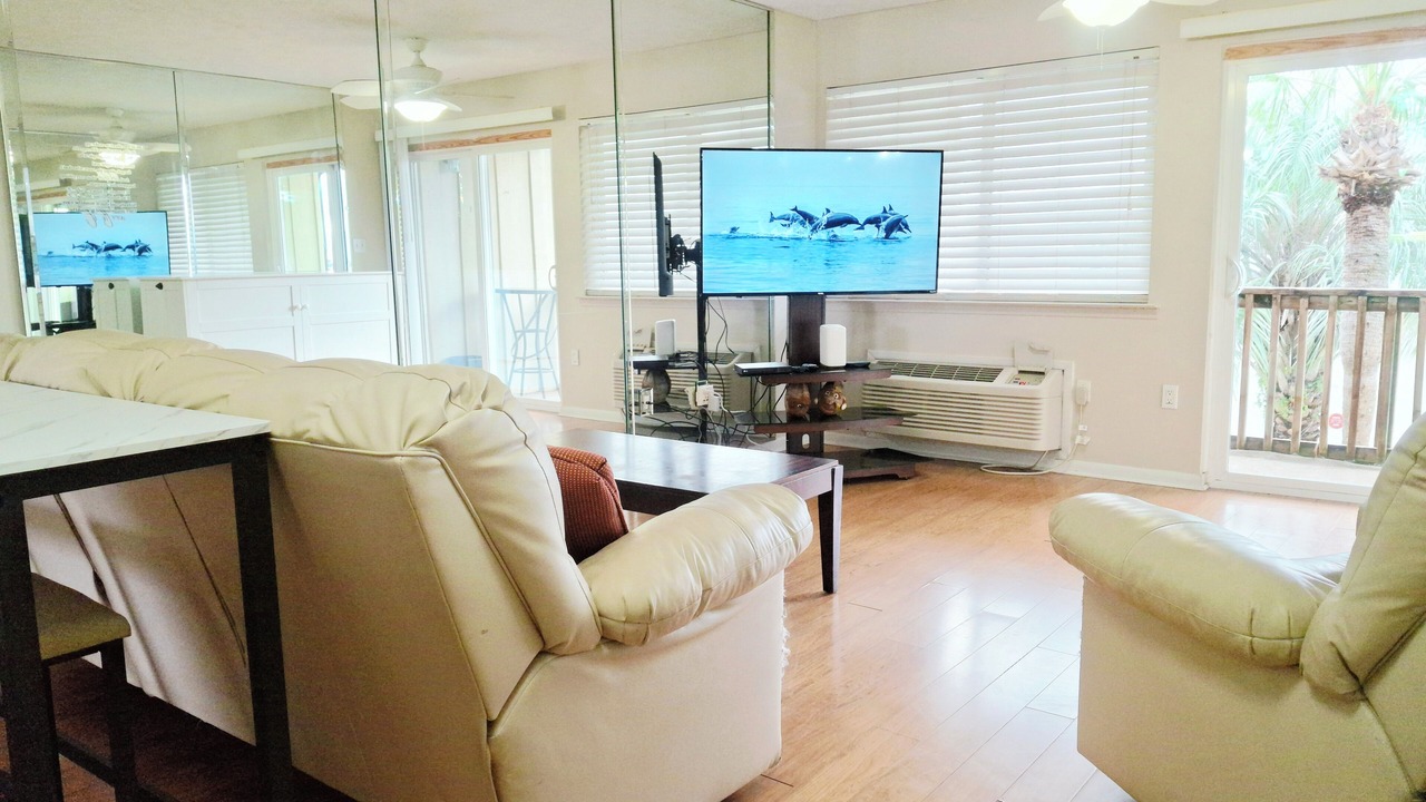 Photo of Livingroom in Thomas Drive
