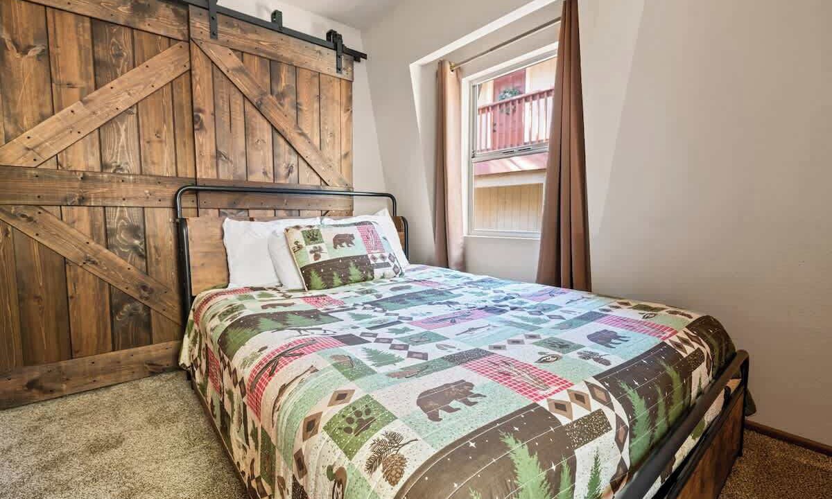 Photo of Bedroom in Big Bear Lake