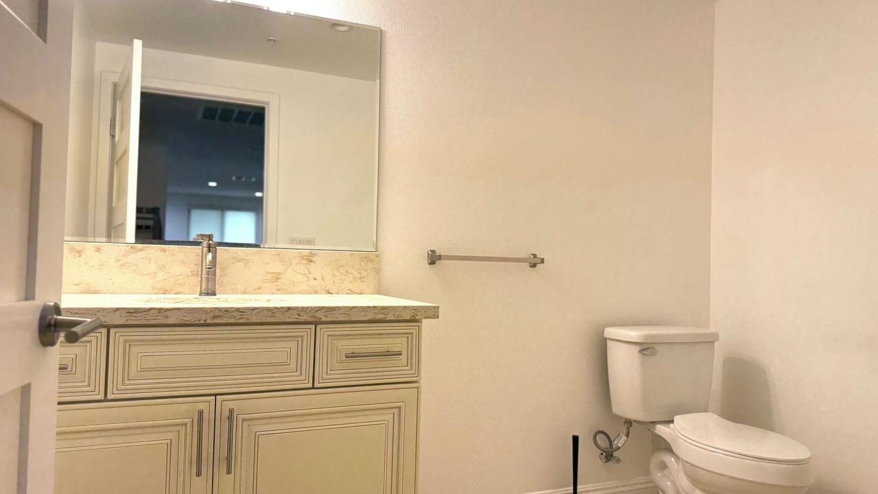 Photo of Bathroom in Lamanda Park