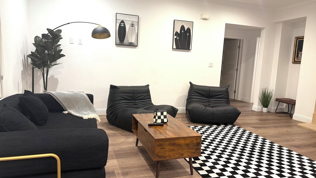 Photo of Livingroom in Lamanda Park