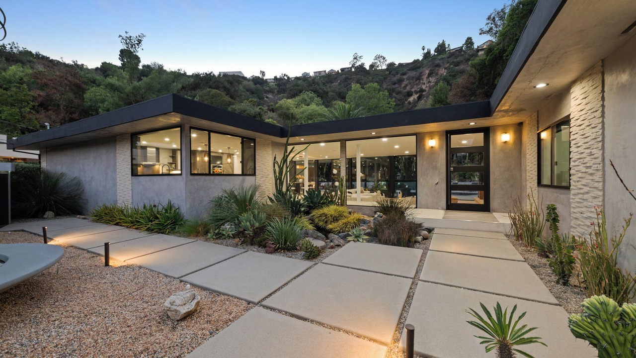 Photo of Patio Balcony in Beverly Glen