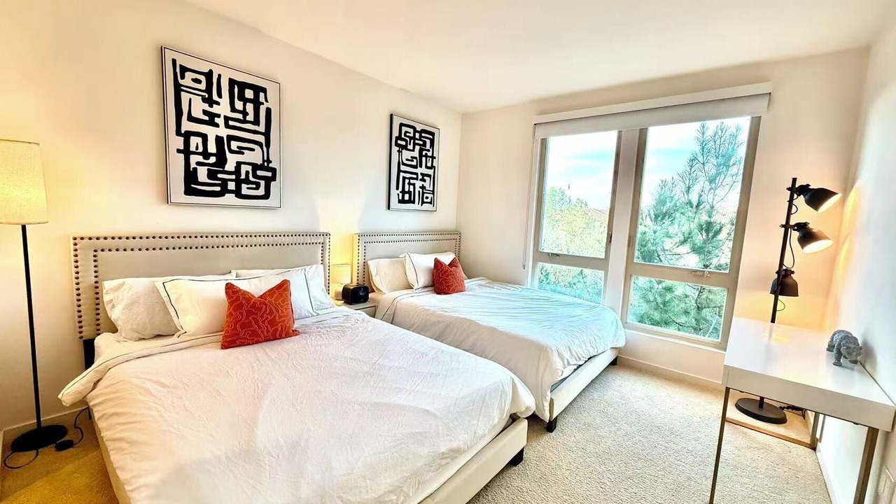 Photo of Bedroom in Lake Forest