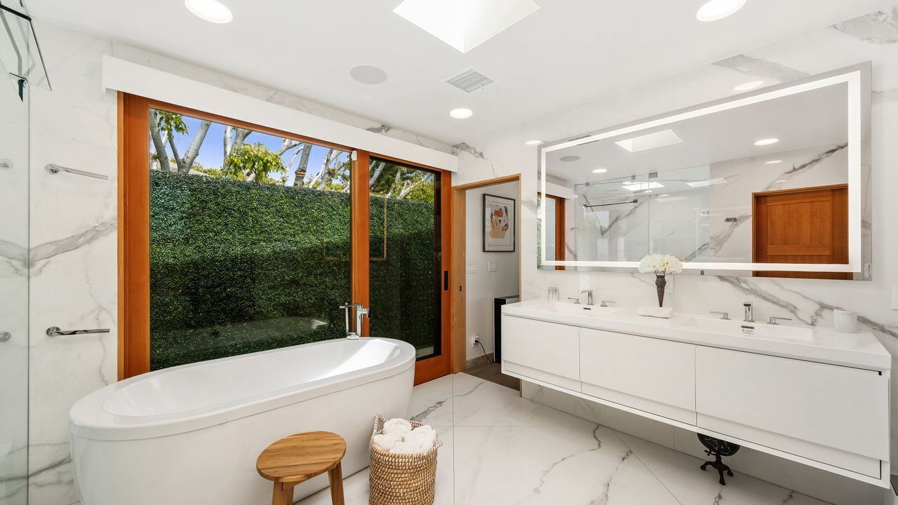 Photo of Bathroom in Eastern Malibu