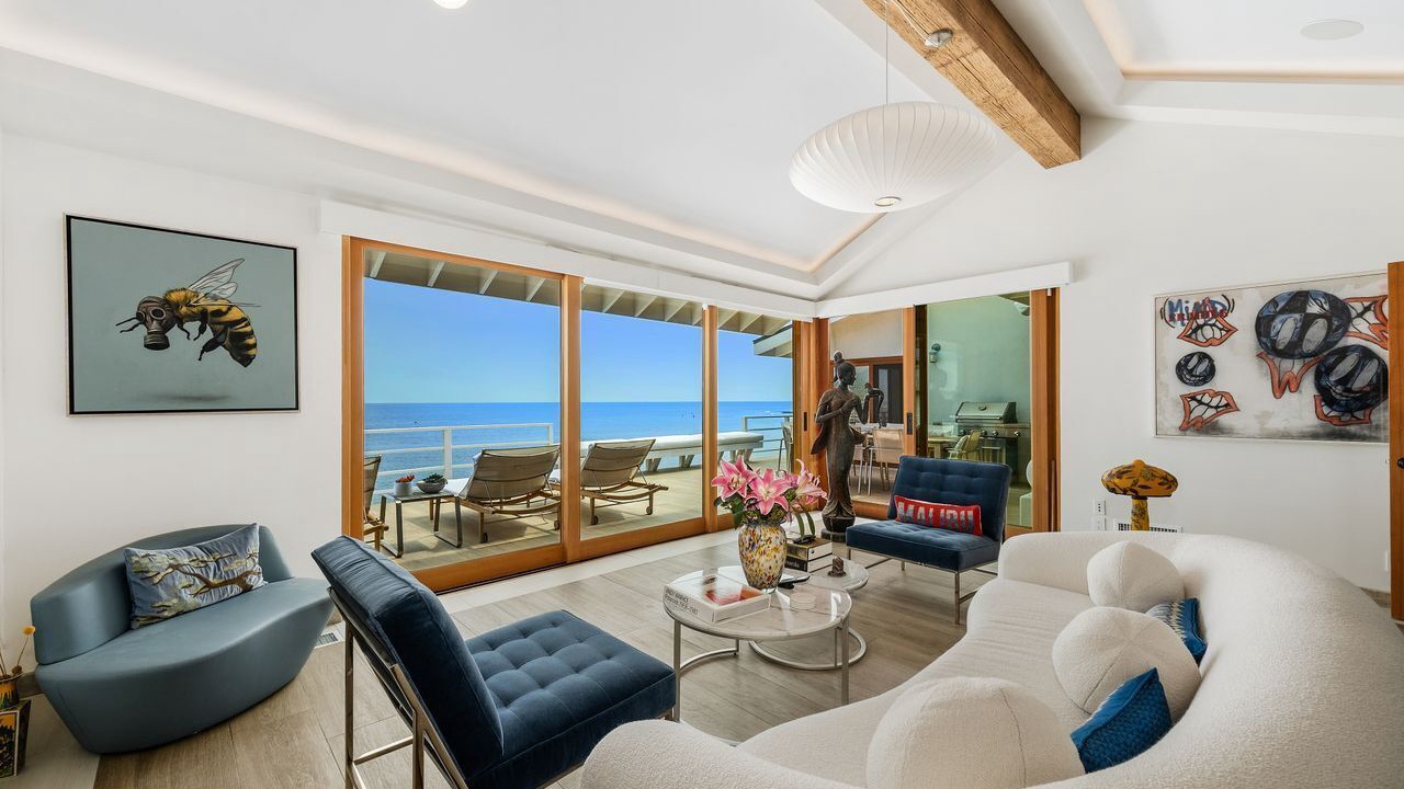 Photo of Livingroom in Eastern Malibu